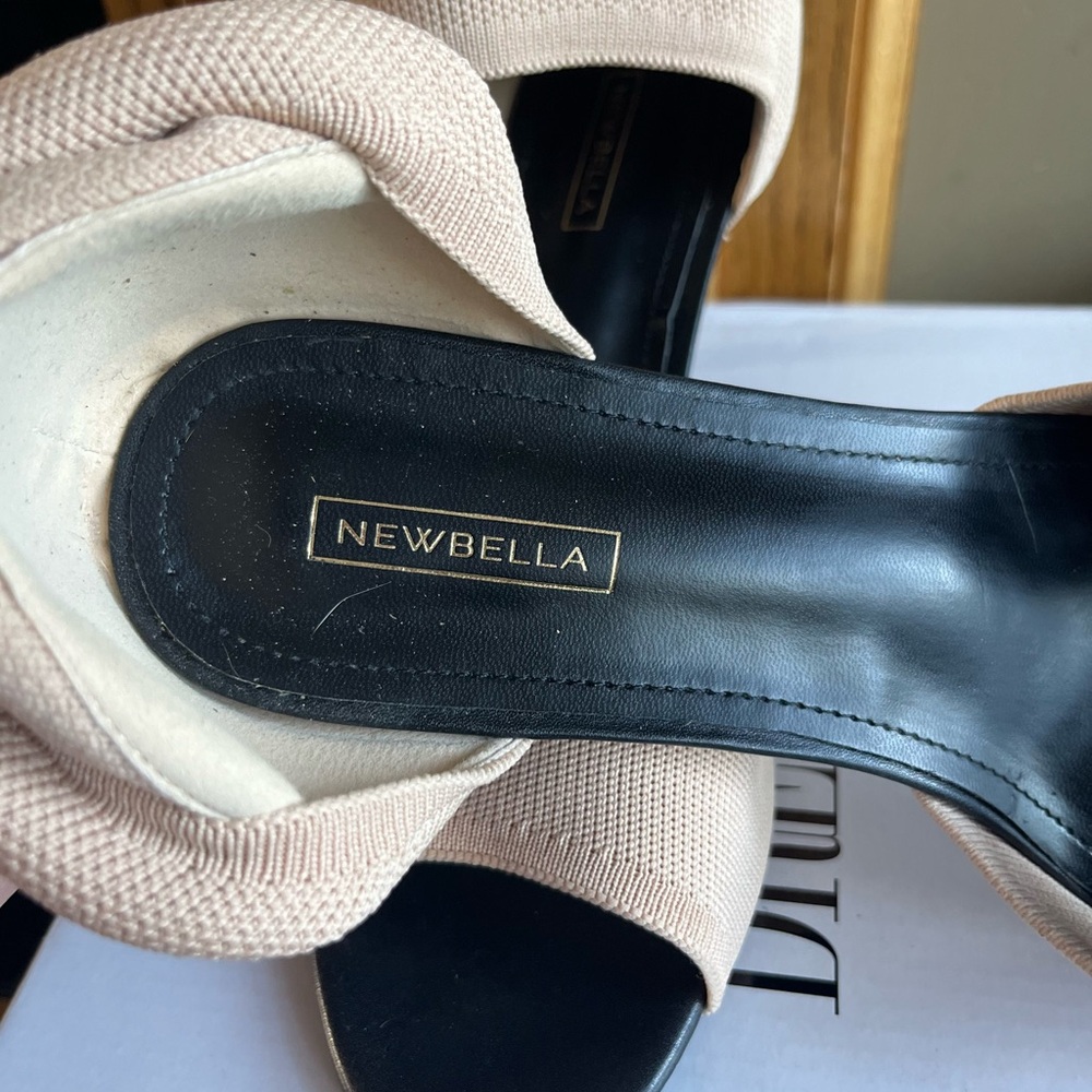 Amazon SICAR Cream and Black Heels - Picture 3 of 4